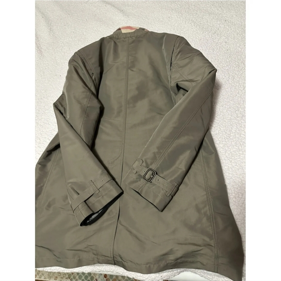 Authentic Burberry Coat - Picture 7 of 7